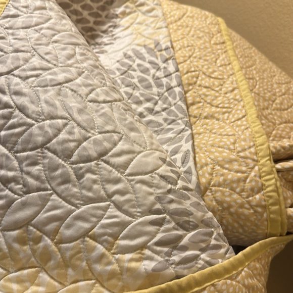 Yellow and White Quilts for Bedding Twin - Picture 6 of 6